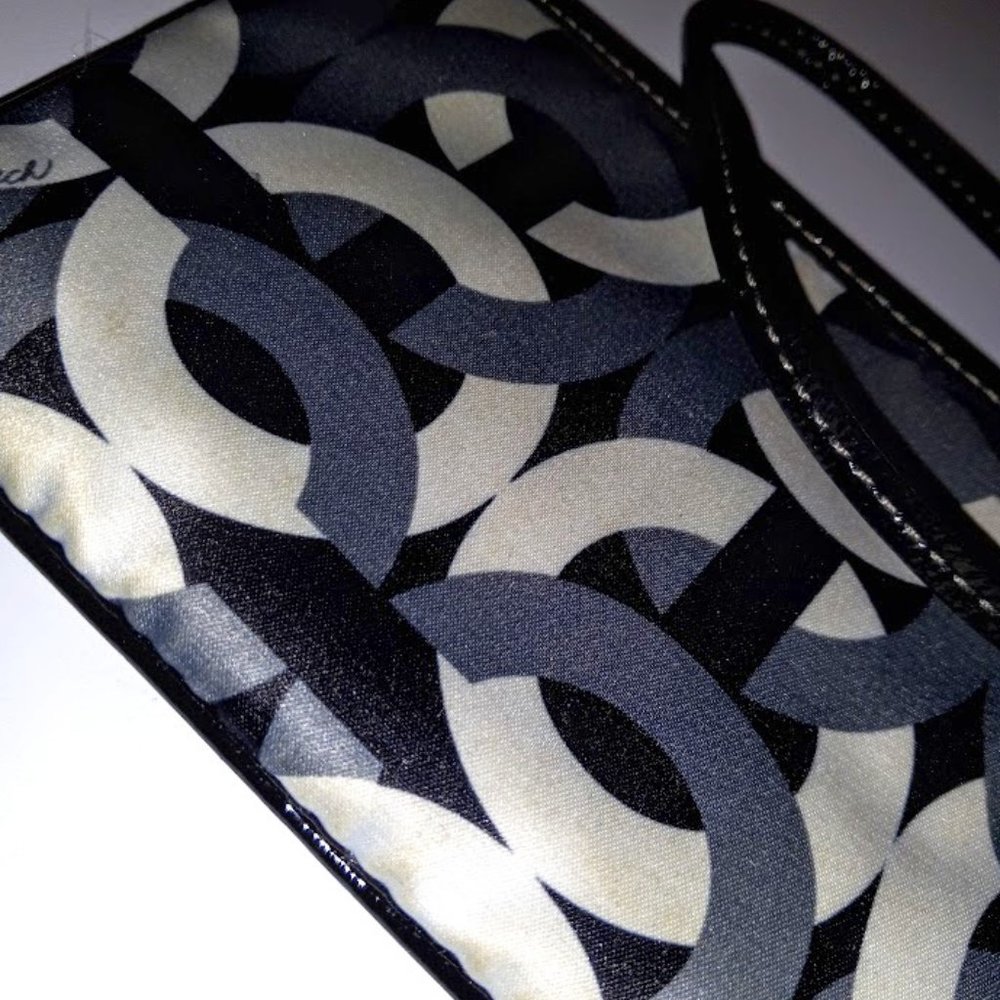 COACH Madison Scarf Print Signature Optic Outline Maggie Wristlet - Picture 5 of 13